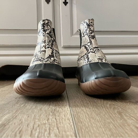 UO Duck Boot Size 9 Urban Outfitters - Picture 4 of 13